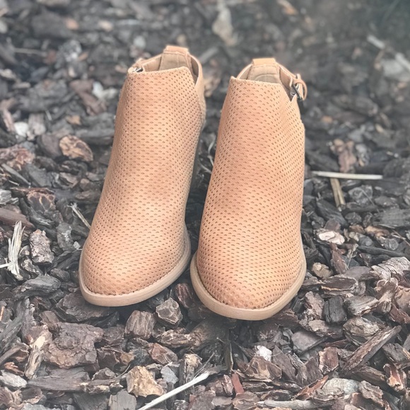 Tan distressed nubuck perforated ankle booties - Picture 2 of 5